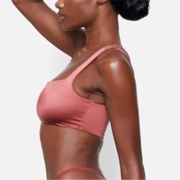 NWT SKIMS Stretch Satin Square Neck Bra In Berry XS - Picture 2 of 4